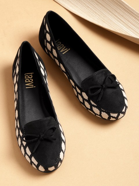 

Taavi Women Off-White & Black Ethnic Print Loafers