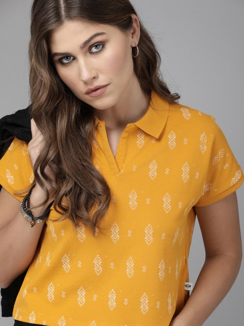 

The Roadster Lifestyle Co Women Mustard Yellow & White Boxy Fit Geometric Printed Polo Collar Crop T-shirt
