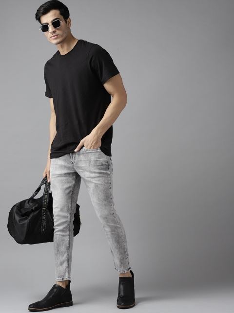 

The Roadster Lifestyle Co Men Grey Solid Slim Fit Tapered Light Fade Stretchable Cropped Jeans