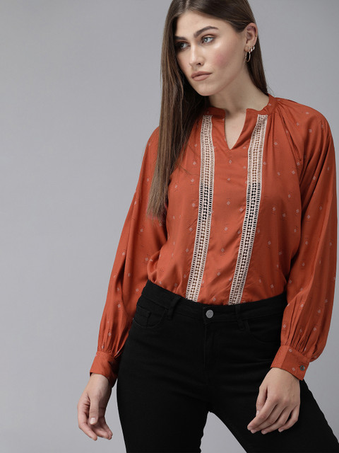 

The Roadster Lifestyle Co Sustainable ECOVERO LENZING Rust & White Printed Laced Top