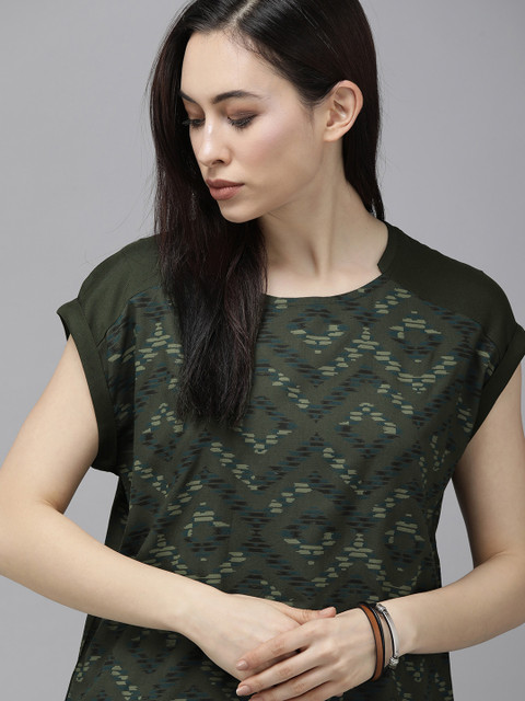 

The Roadster Lifestyle Co Women Sustainable Ecovero Green Geometric Print Extended Sleeves Regular Top