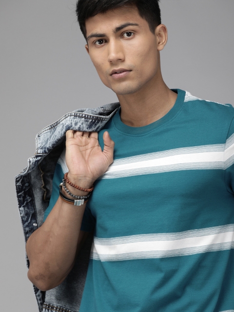 

Roadster Men Blue & White Striped Round Neck T-shirt