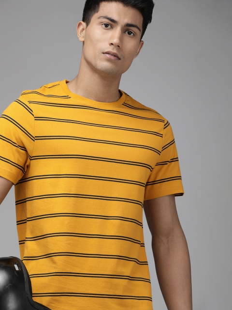 

Roadster Men Yellow Striped Round Neck T-shirt