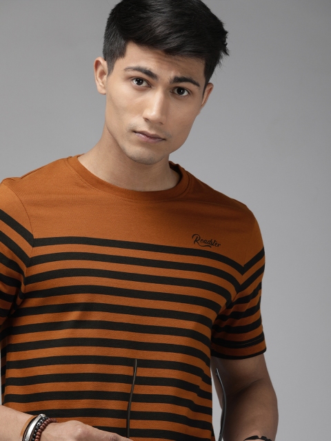 

Roadster Men Brown & Black Striped Round Neck T-shirt