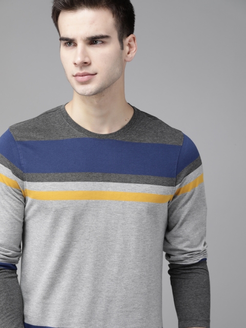 

Roadster Men Grey Melange & Navy Blue Striped Round Neck T-shirt
