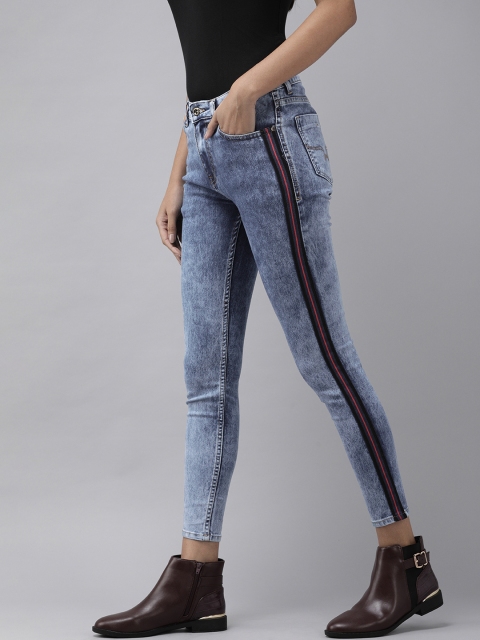 

The Roadster Lifestyle Co Women Blue Skinny Fit Light Fade Stretchable Jeans
