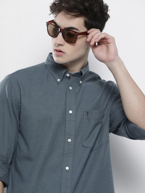 

Tommy Hilfiger Men Navy Blue Solid Regular Fit Pure Cotton Casual Shirt