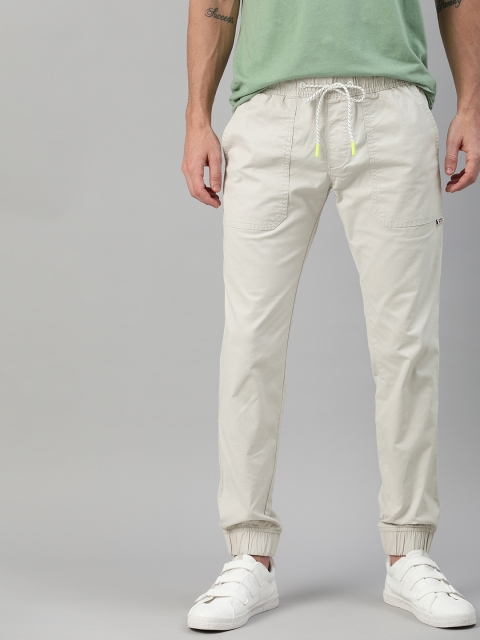 

Tommy Hilfiger Men Off-White Slim Fit Solid Joggers