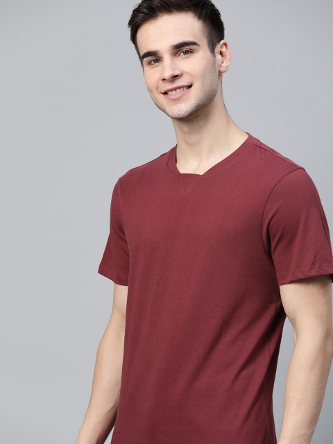 

Mast & Harbour Men Maroon Solid Pure Cotton T-shirt