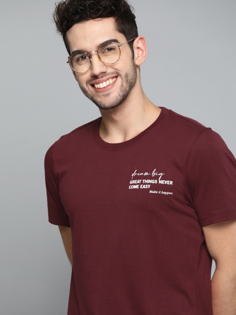 

Mast & Harbour Men Burgundy Printed Detail Pure Cotton Round Neck T-shirt, Maroon