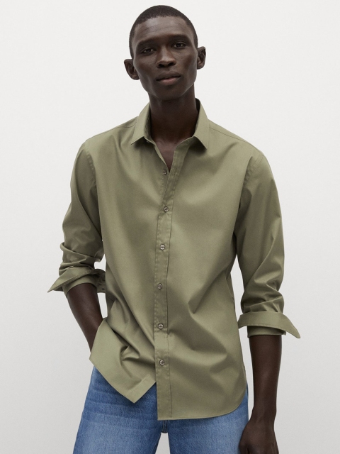 

MANGO MAN Olive Green Slim Fit Easy Iron Solid Knitted Casual Shirt