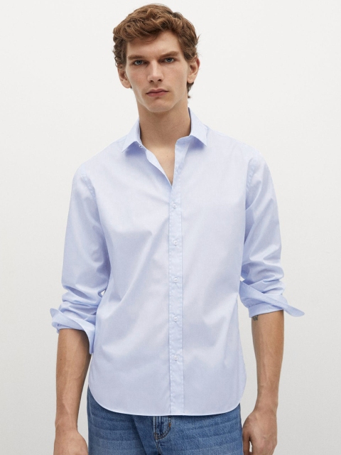 

MANGO MAN Men Blue Slim Fit Easy Iron Solid Knitted Casual Shirt