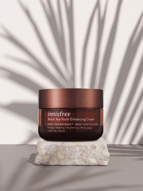 

Innisfree Unisex Black Tea Youth Enhancing Cream 45 ml, Brown