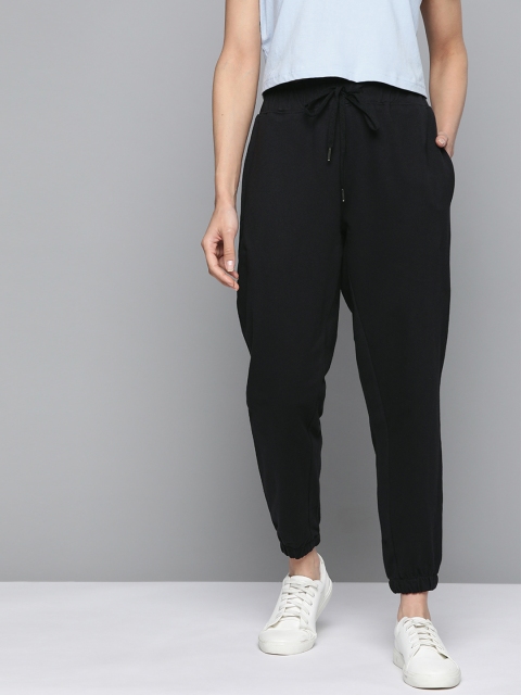 

Mast & Harbour Women Black Solid Pure Cotton Cropped Joggers