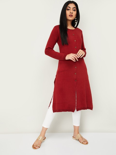 

Melange by Lifestyle Women Maroon Printed Straight Winter Kurta