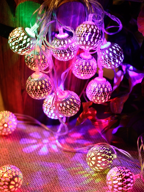 

TAYHAA Multicoloured Textured Contemporary Outdoor String Lights, Multi
