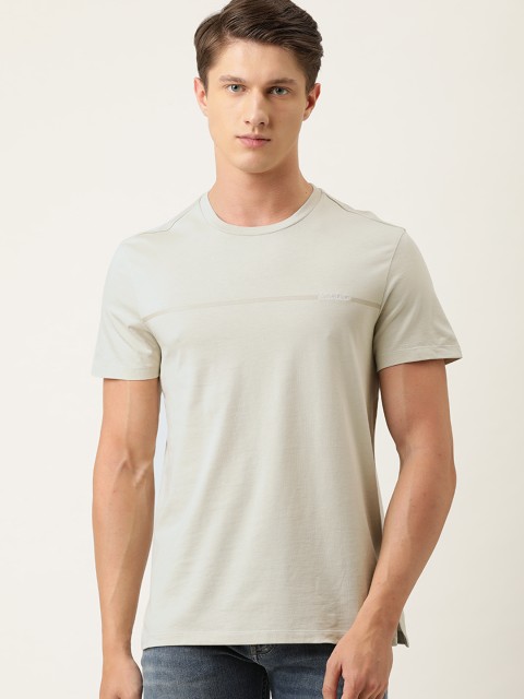 

Calvin Klein Jeans Men Beige Striped Round Neck T-shirt