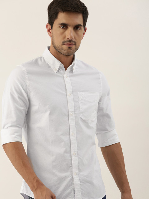 

Calvin Klein Jeans Men White Slim Fit Solid Semiformal Shirt