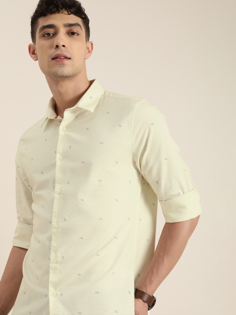

INVICTUS Men Yellow & Black Slim Fit Printed Shirt