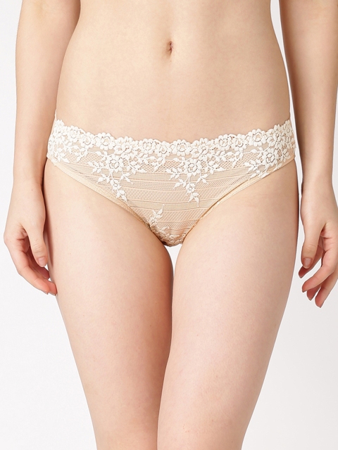 

Wacoal Women Beige Lace Briefs 841191-271