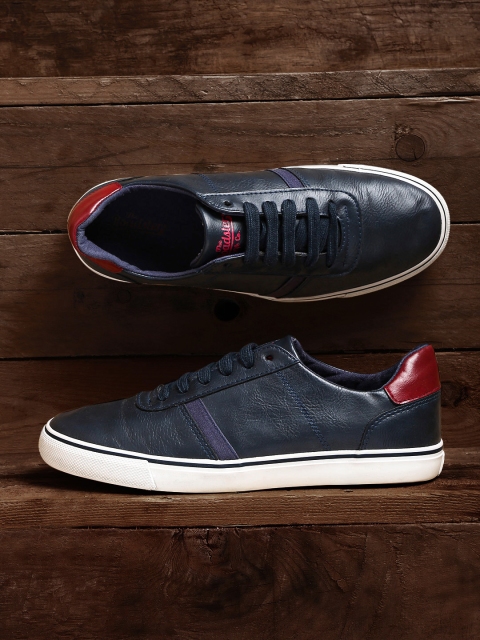 

Roadster Men Navy Sneakers, Navy blue