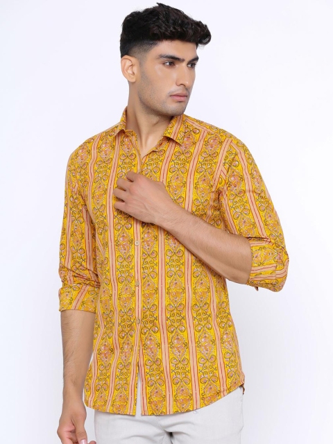 

Tistabene Men Yellow Comfort Slim Fit Printed Casual Shirt