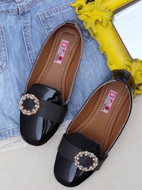 

DChica Girls Gold-Toned Solid Ballerinas