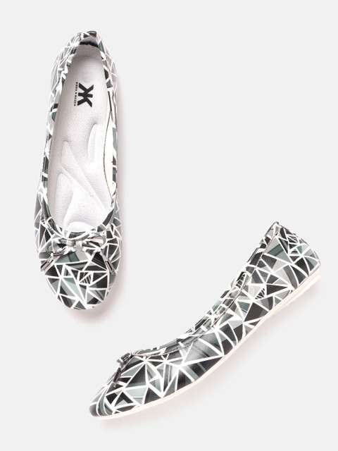 

Kook N Keech Women Grey & Black Geometric Print Ballerinas