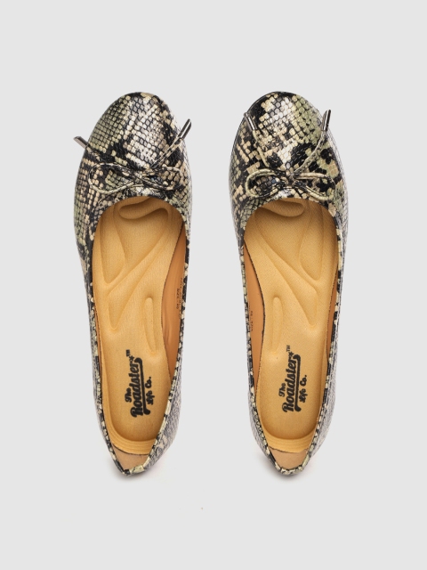 

Roadster Women Black & Gold-Toned Snakeskin Textured Ballerinas