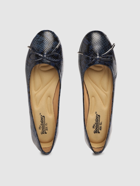 

Roadster Women Navy Blue & Black Snakeskin Textured Ballerinas