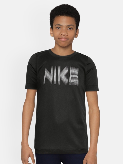 

Nike Boys Black TROPHY GFX SS Dri-Fit Printed Round Neck T-shirt