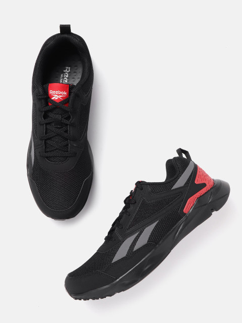 

Reebok Men Black Four point O Woven Design Running Shoes