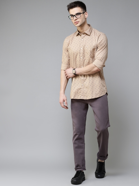 

Blackberrys Men Beige & Navy Blue Skinny Fit Printed Casual Shirt