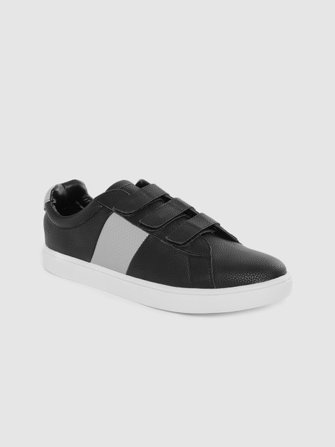 

The Roadster Lifestyle Co Women Black Solid Sneakers