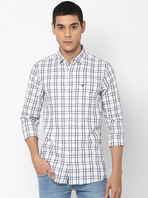 

Solly Jeans Co. Men White & Black Regular Fit Checked Casual Shirt