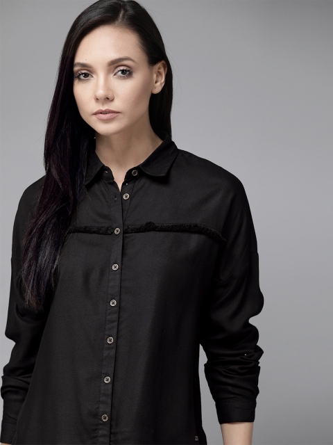 

The Roadster Lifestyle Co Women Black Solid Casual Shirt