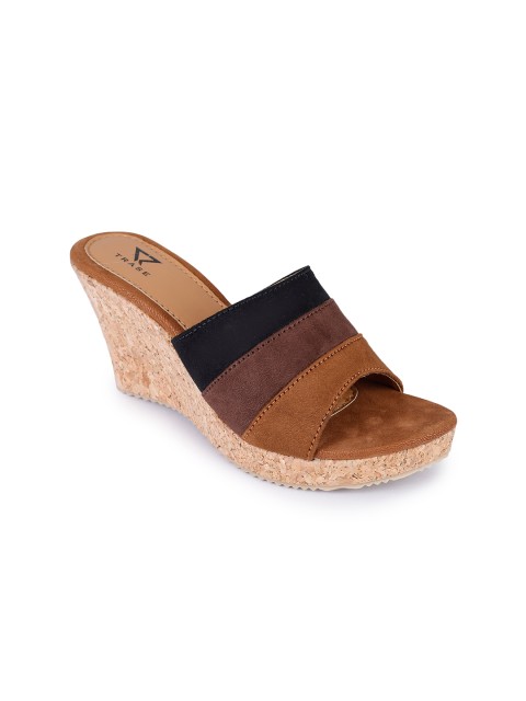 

TRASE Women Brown & Black Colourblocked Sandals