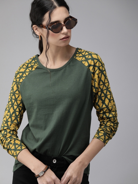 

The Roadster Lifestyle Co Women Green Pure Cotton Solid Round Neck Pure Cotton T-shirt