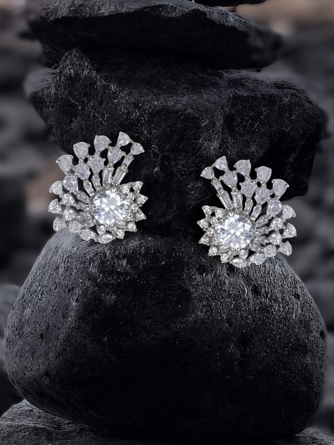 

MIDASKART Silver-Toned Contemporary Studs