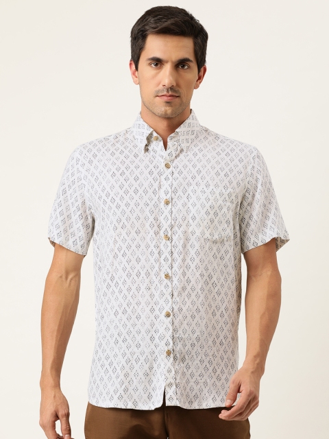 

Burnt Umber Men White & Navy Blue Regular Fit Printed Casual Linen Shirt