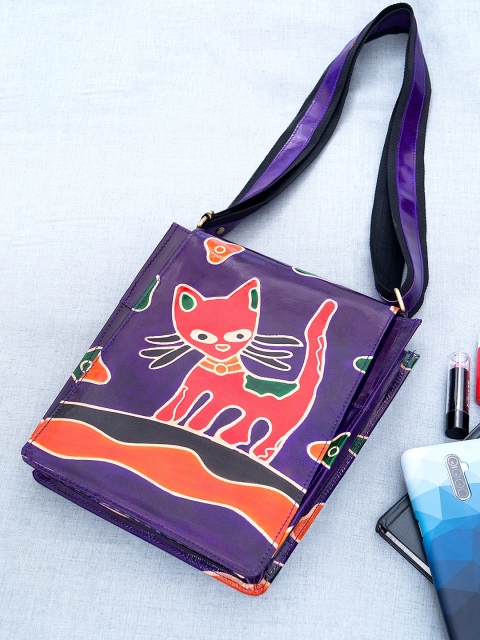 

Golden Peacock Purple & Red Printed Handheld Bag