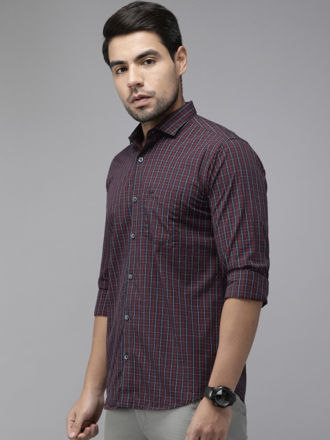 

Park Avenue Men Red & Black Slim Fit Checked Casual Shirt