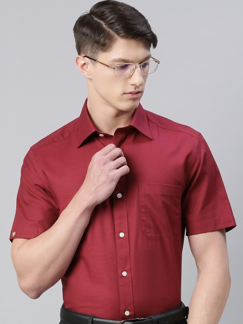 

Louis Philippe Men Red Regular Fit Solid Pure Cotton Semiformal Shirt