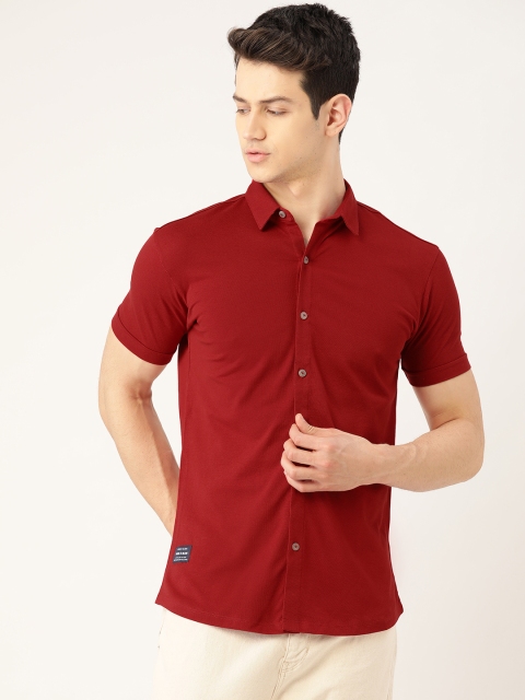 

RED & BLUE Men Red Regular Fit Solid Casual Shirt