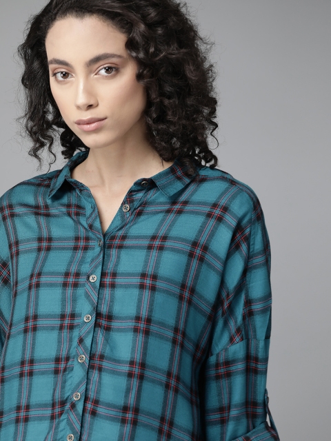 

The Roadster Lifestyle Co Women Blue & Black Regular Fit Checked Casual Shirt