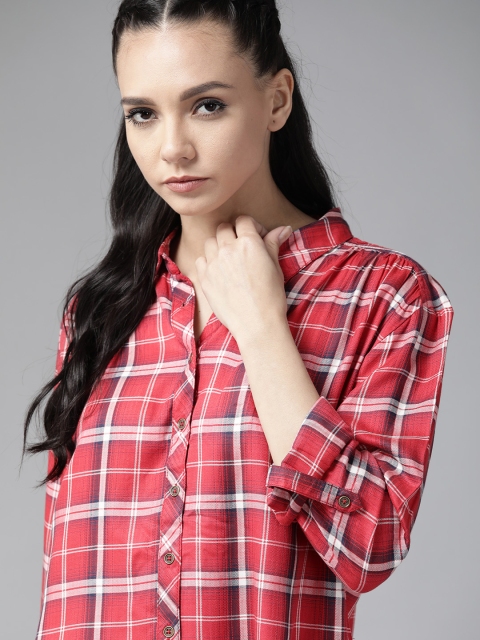 

The Roadster Lifestyle Co Women EcoVero Red & White Regular Fit Checked Casual Shirt