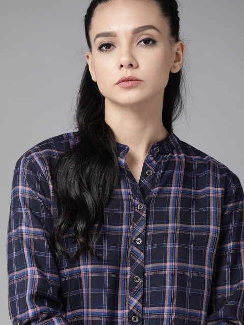 

The Roadster Lifestyle Co Women EcoVero Navy Blue & Pink Regular Fit Checked Casual Shirt