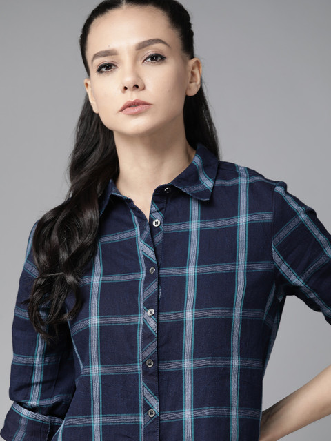 

The Roadster Lifestyle Co Women Navy Blue & White Pure Cotton Regular Fit Checked Casual Shirt