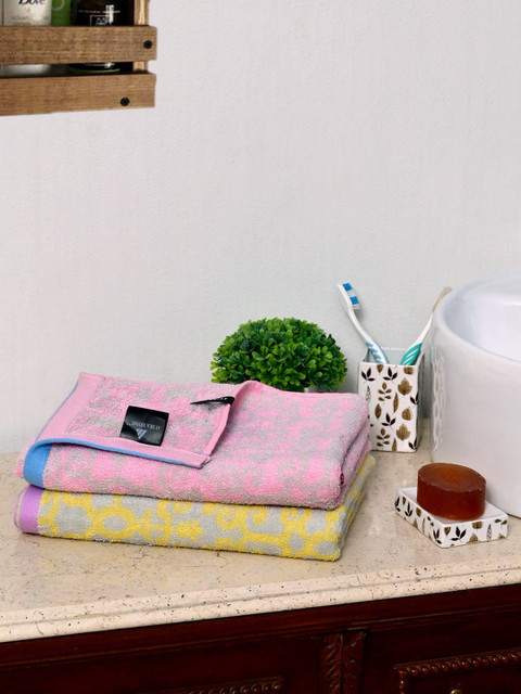 

AVI Living Set Of 2 Pink & Grey Printed 400 GSM Bath Towels