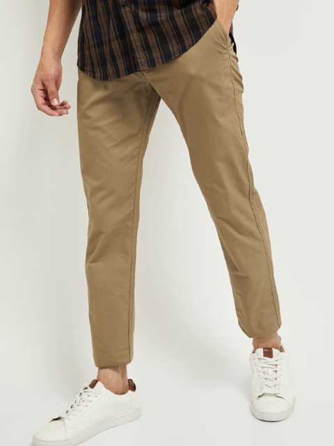

max Men Khaki Slim Fit Solid Chinos